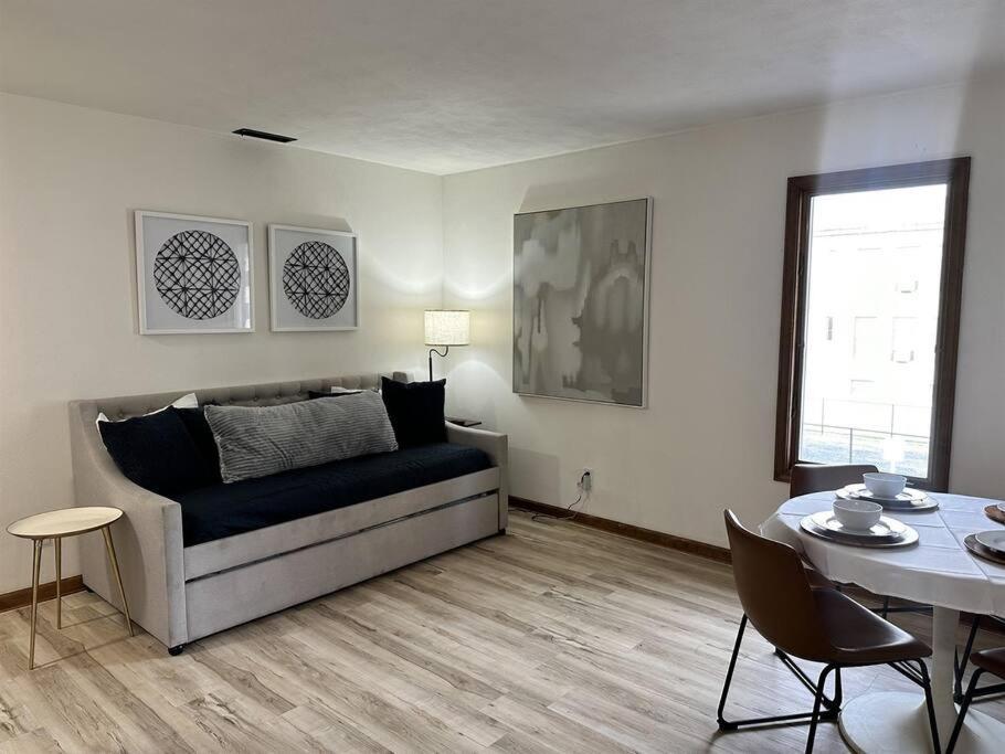 Capital Suite On 6Th Street - King Bed / Downtown! Springfield Extérieur photo