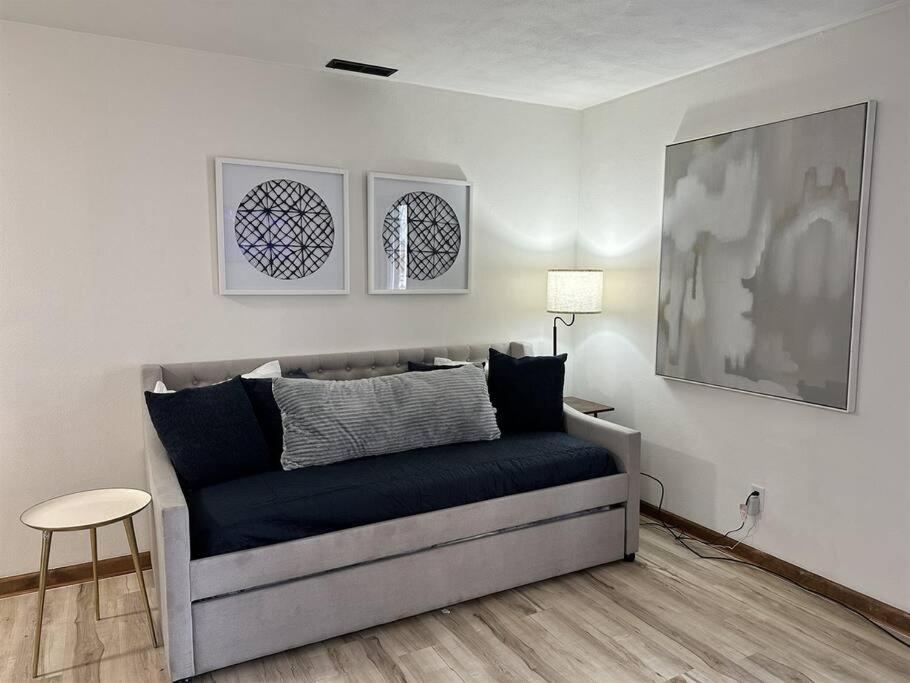 Capital Suite On 6Th Street - King Bed / Downtown! Springfield Extérieur photo